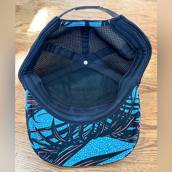 Lululemon🍋 Dash & Splash Swim Hat - Picture 6 of 8